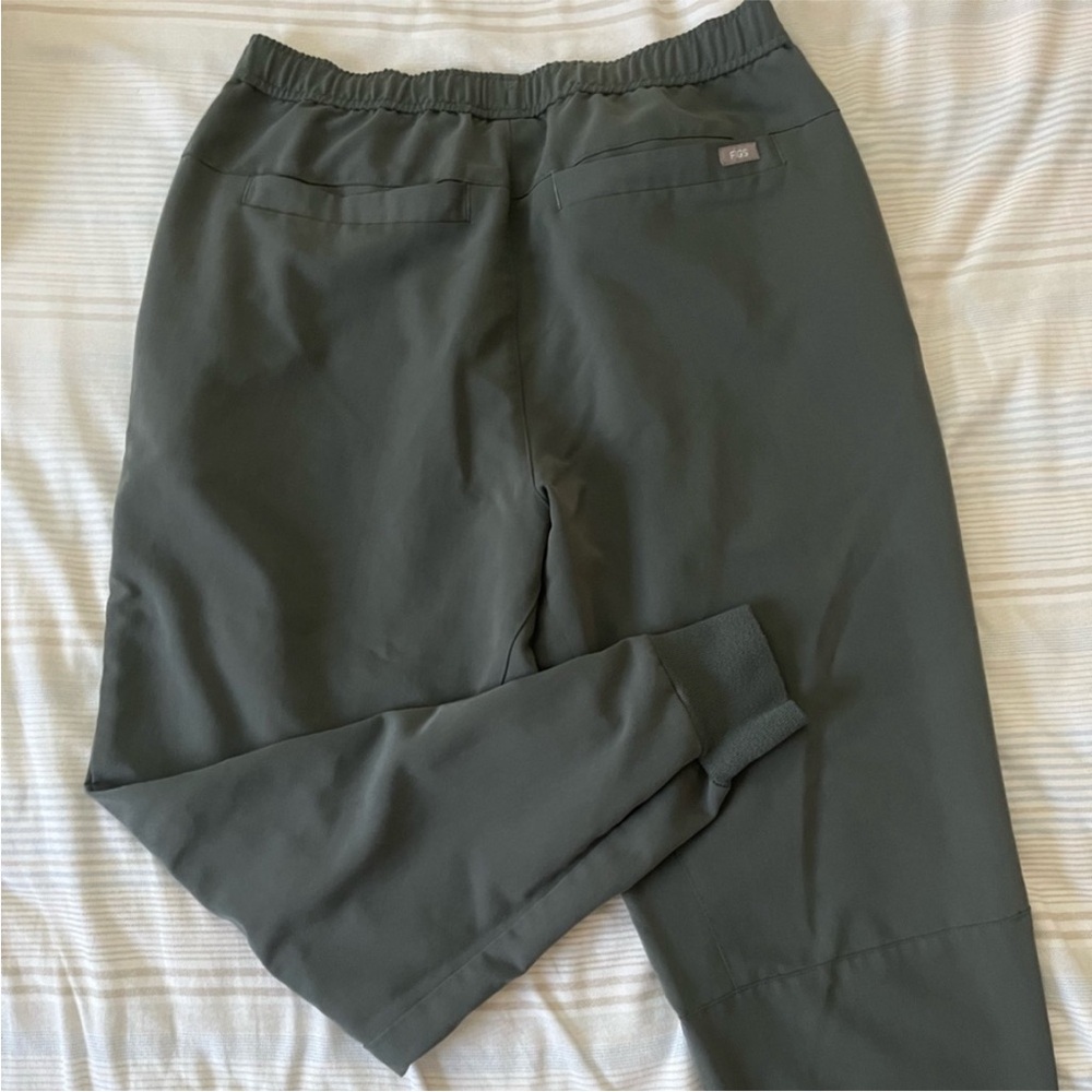 FIGS men’s scrub bottoms